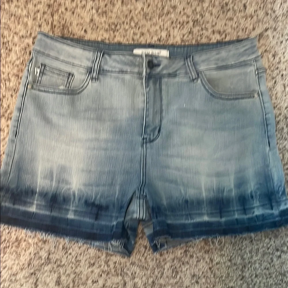Judy Blue Jean Shorts with Ombré Effect Sz XL frayed hem - Picture 1 of 7